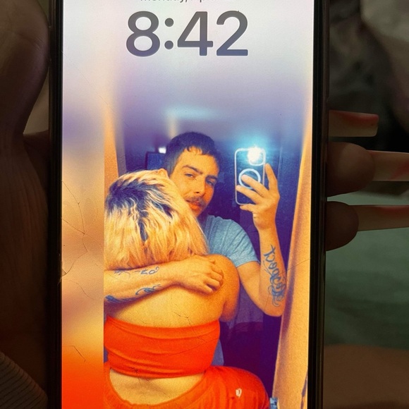 iPhone 14 Pro Max 128gb unlocked to any carrier no scratches mint condition - Picture 2 of 2